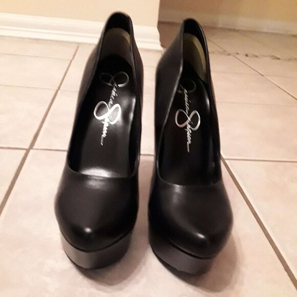 Jessica Simpson 4 inch high shiny black high heel shoes, size 9M - Picture 2 of 5